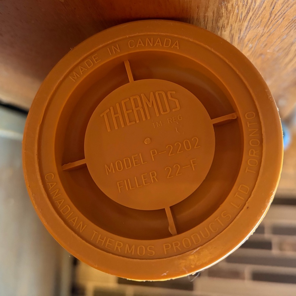 1970,s Vintage mustard Thermos brand vacuum bottle, model P-2202 Canadian - Picture 3 of 6